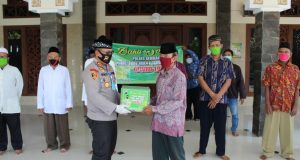 Berita rembang polres rembang Polres Rembang membagikan sebanyak 60 paket sembako kepada takmir masjid