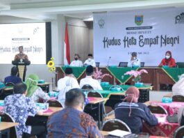 Bupati Kudus HM Hartopo dalam kegiatan Focus Group Discussion (FGD) di aula perpustakaan IAIN Kudus, Selasa (8/2).Istimewa/wartatimes