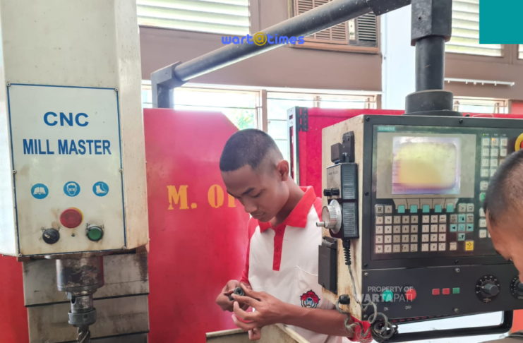 Siswa SMK N Jateng sedang di ruang praktek. Jambrong/wartatimes