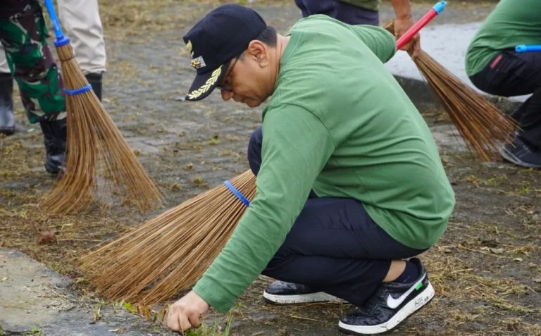 Gerakan Jumat Bersih Resmi Dicanangkan, Chandra Tegaskan Komitmen Dukung Indonesia Asri