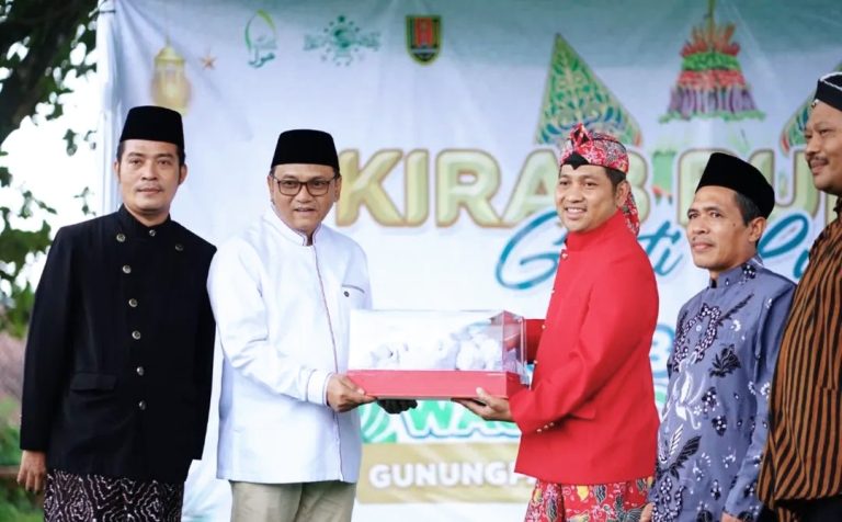 Hadiri Kirab Budaya Ganti Luwur di Gunungpati, Chandra Tegaskan Pentingnya Pelestarian Sejarah