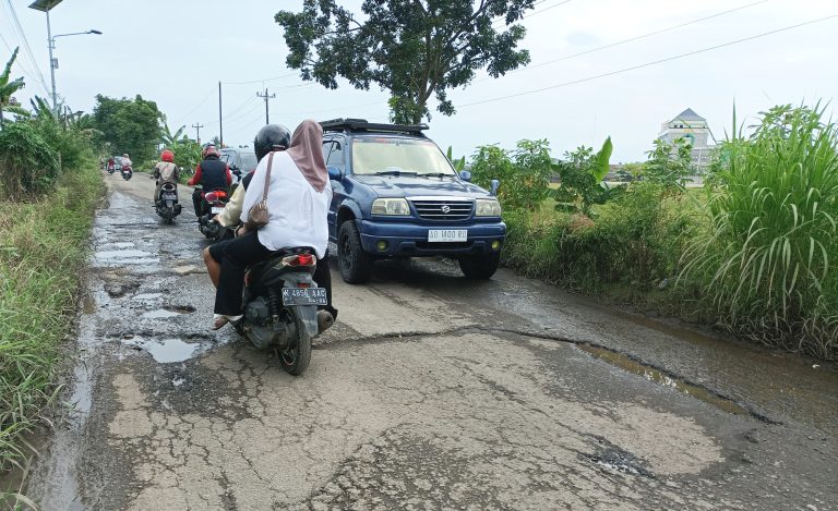Perbaikan Jalan Rusak di Pati Diperkirakan Akan Dimulai Bulan Depan