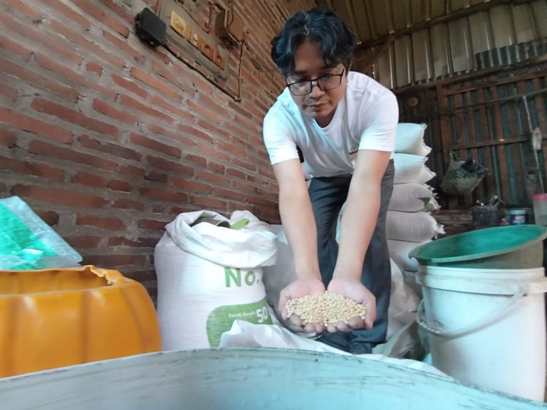 Harga Kedelai Melonjak, Perajin Tahu di Pati Terjepit Biaya Produksi