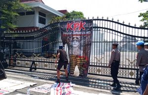 Demo di Depan Kantor Bupati Diwarnai Aksi Bakar Banner Bergambar Kapolresta Pati, JMPPK Sebut Tak Tahu dan Tak Direncanakan