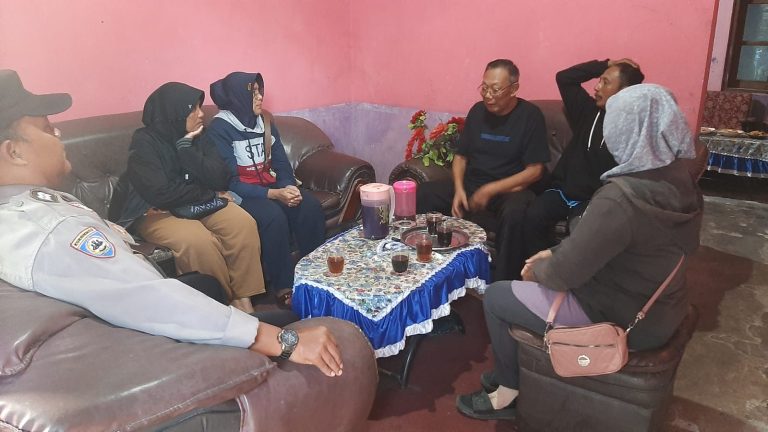 Hilang Kontak 27 Tahun, Purwanti Akhirnya Bertemu Kembali dengan Anak-anaknya di Pati