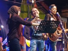 Lagu-Lagu Iwan Fals Bakar Patriotisme Warga Prawoto, OAM Bikin HUT RI Makin Meriah
