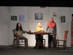 Kabut di Meja Makan, Kisah Keluarga yang Retak di Panggung Teater AS STAI Pati