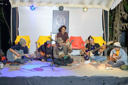 100 Hari Kepergian Aloeth Pathi, Gandrung Sastra Hidupkan Kembali Jejak Sang Penyair Lewat Nyanyian Pesisir