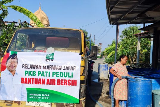 Marwan Jafar Salurkan 150 Tangki Air Bersih untuk Warga Terdampak Kekeringan di Pati
