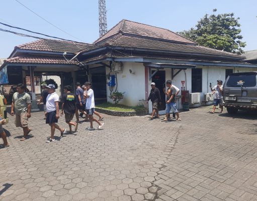 Geram Listrik Sering Padam, Puluhan Warga Bageng Geruduk Kantor PLN Pati