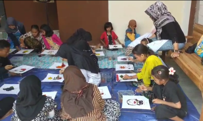 Serunya Anak-Anak Pati Belajar Membatik, dari Gambar Pola hingga Melorot Kain