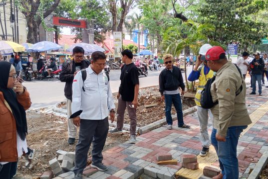 Proyek Trotoar di Jalan Panglima Sudirman Pati Rp14,3 Miliar Dikritik, Kontraktor Janji Ganti Paving Retak