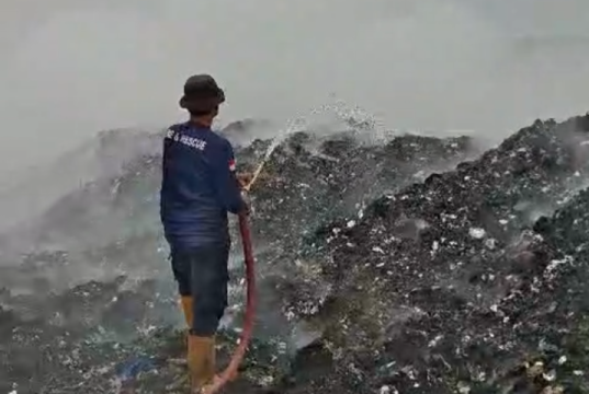 TPS Plosojenar Pati Kembali Terbakar, DLH Ungkap Bara Api Lama Belum Padam